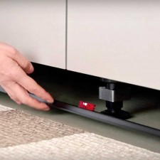 Pinza Magnética para Zócalo de PVC para Muebles de Cocina