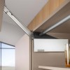 Bisagra Aventos HL Top Blum para Frentes Abatibles de Cocina