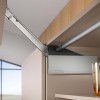 Bisagra Aventos HL Top Blum para Frentes Abatibles de Cocina
